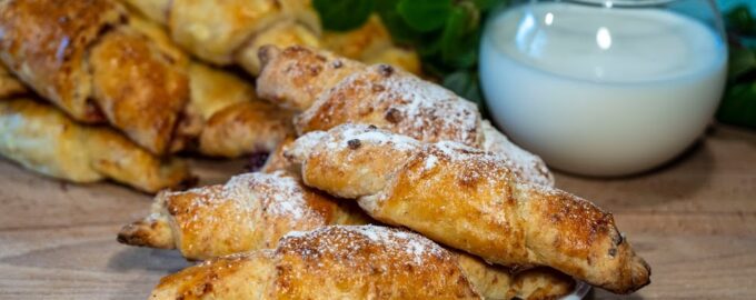 Творожные рогалики с вареньем