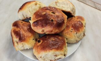 Мягкие и нежные домашние булочки с изюмом