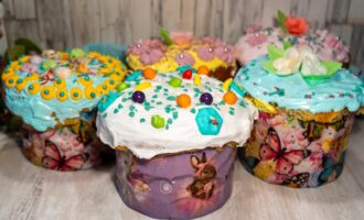 Пасхальные куличи с цукатами, курагой и маком