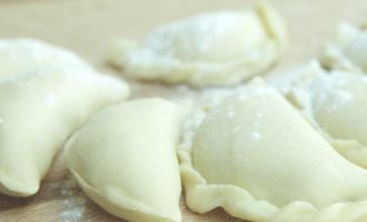 Вареники с картошкой грибами и луком от шеф-повара