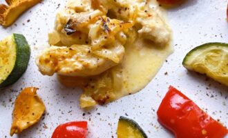 Курица в сливочно-луковом соусе