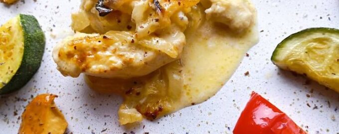 Курица в сливочно-луковом соусе