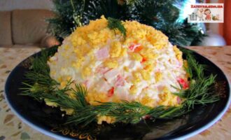 Салат с крабовыми палочками и плавленым сыром