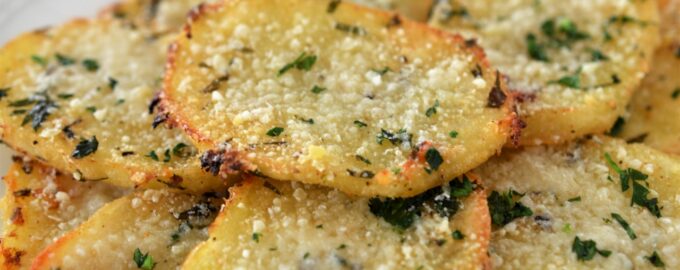Хрустящий картофель с пармезаном