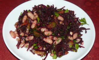 Салат из свеклы с фасолью