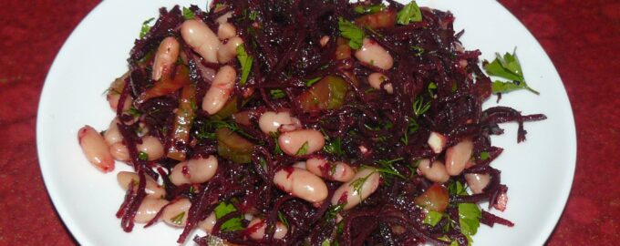 Салат из свеклы с фасолью