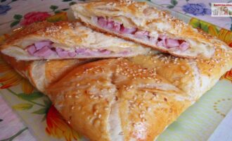 Слоеные конвертики с ветчиной и сыром