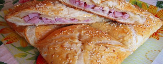 Слоеные конвертики с ветчиной и сыром