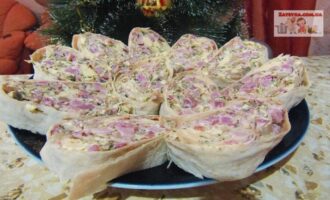 Рулет из лаваша с копченым мясом и грибами
