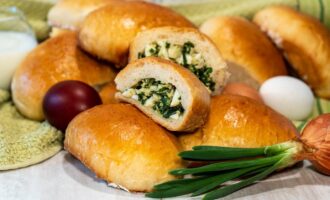 Пирожки с зеленым луком и яйцом на кефире
