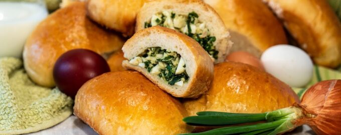 Пирожки с зеленым луком и яйцом на кефире