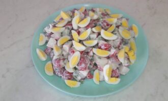 Салат из редиски и перепелиных яиц