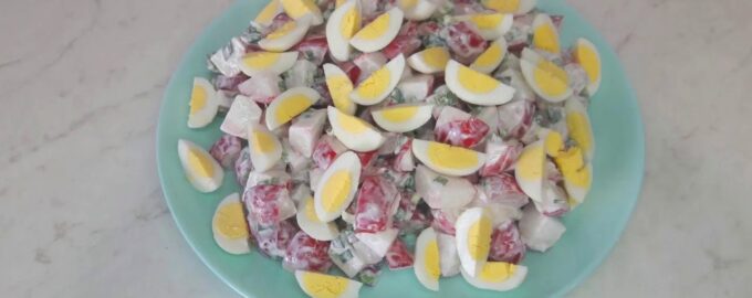 Салат из редиски и перепелиных яиц