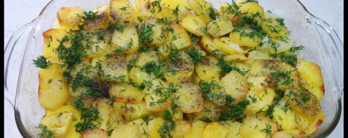 Запечённая картошка со сливочным маслом в духовке