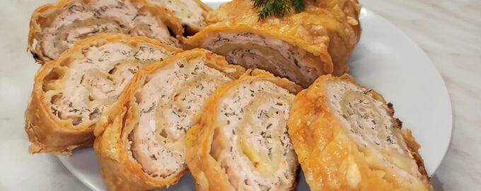 Рулет из лаваша с фаршем и сыром