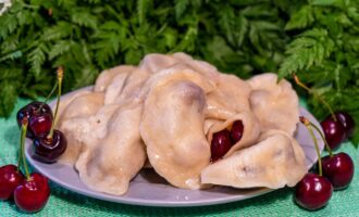 Вареники с вишнями по-домашнему