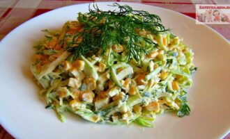 Салат из молодой капусты с кукурузой