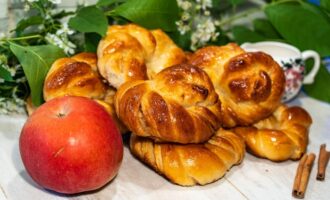 Булочки с корицей и сахаром на кефире
