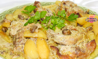 Кролик в духовке с картошкой и грибами