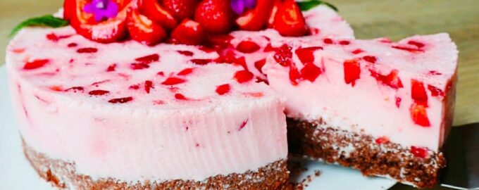 Три полезных десерта с клубникой