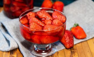 Клубничное варенье в собственном соку