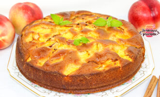 Нежнейший фруктовый пирог с персиками и нектаринами
