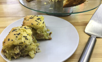 Заливной пирог с капустой и мясом