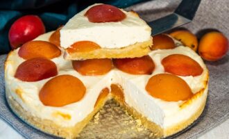 Творожный пирог с абрикосами в духовке