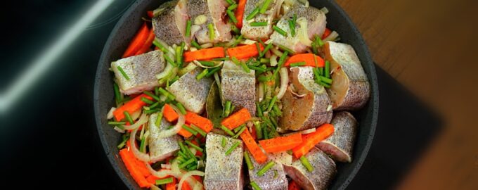 Рыба как раки! Как вкусно и просто приготовить минтай или хек