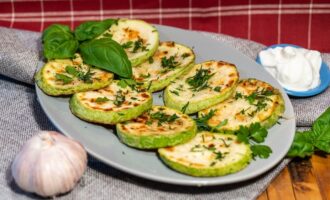 Жареные кабачки с чесноком