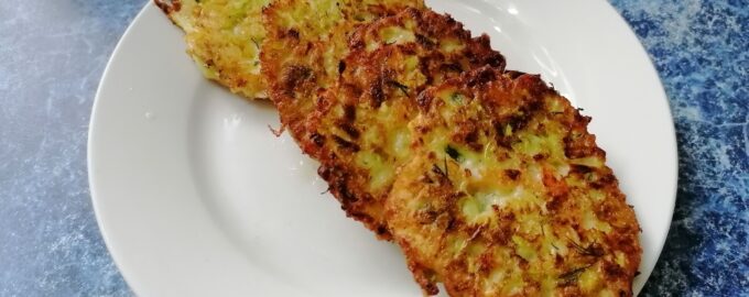 Кабачковые оладьи с морковью и сыром