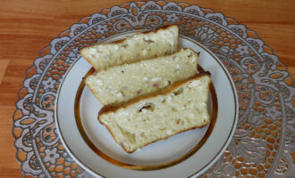 Творожная запеканка приготовленная в духовке с малиновым вкусом