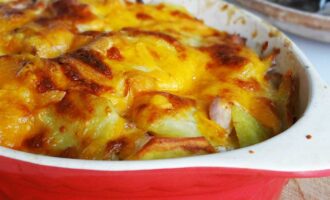 Картофельная запеканка с копченой курицей