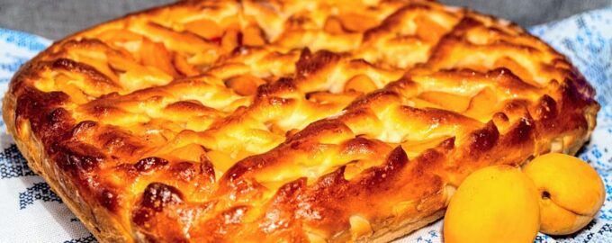 Дрожжевой пирог с абрикосами