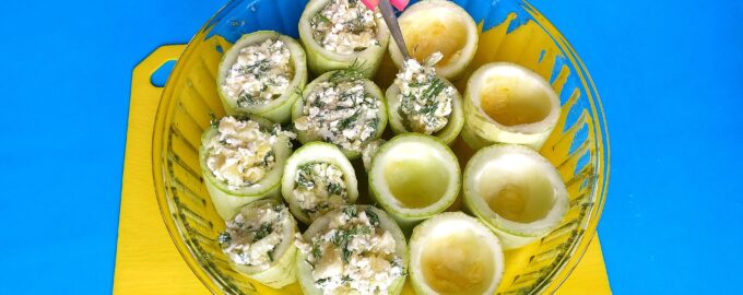 Фаршированные кабачки с необычной начинкой из брынзы