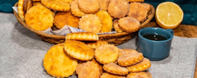 Домашнее печенье с творогом и сахаром