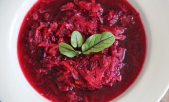 Постный свекольник с квашеной капустой