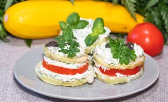 Закуска из кабачков с помидорами и сыром