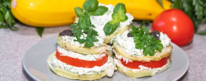 Закуска из кабачков с помидорами и сыром