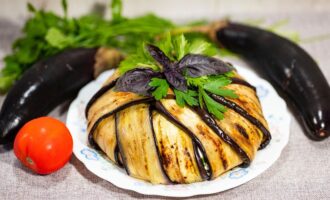 Торт из баклажанов с чесноком и творогом