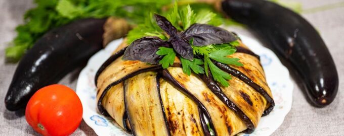 Торт из баклажанов с чесноком и творогом