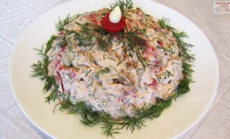 Салат с баклажанами, помидорами и куриным филе