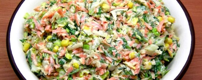 Салат с пекинской капустой и яблоками