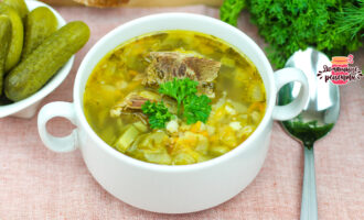 Вкуснейший рассольник с перловкой (Наваристый бульон! Пальчики оближите!)