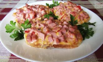 Горячий бутерброд со вкусом пиццы