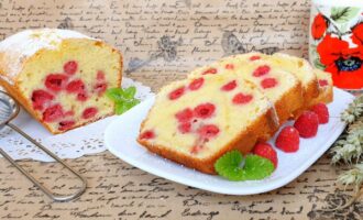 Кекс с малиной
