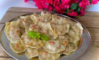 Вареники с квашеной капустой и грибами