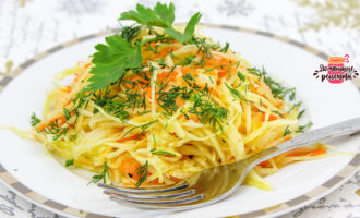Хрустящий витаминный салат из капусты и моркови (Невероятно сочный!)