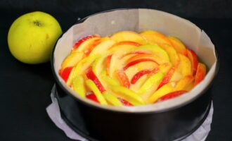 Конкурент "Шарлотке" – Простейший яблочный пирог на скорую руку