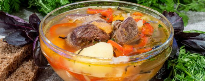 Суп шурпа из свежей баранины по-узбекски